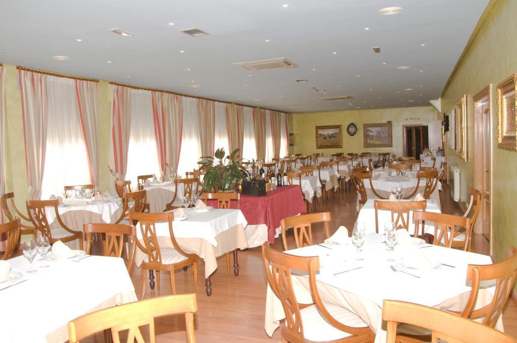 Hotel Restaurante San Roque Medina del Campo Exterior photo